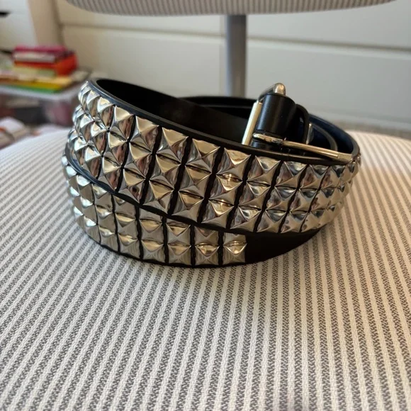 Hot Topic Three Row Black Studded Belt with Silver Pyramid Hardware - Picture 3 of 6